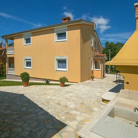 بيت للعطل House Nevenka بوريتش
