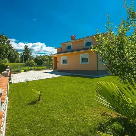 بيت للعطل House Nevenka بوريتش