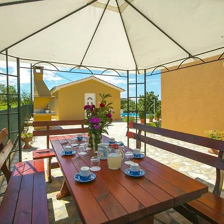 House Nevenka بيت للعطل *